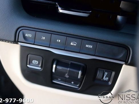 Used 2023 Cadillac Escalade Premium Luxury w/ Performance Package image 20