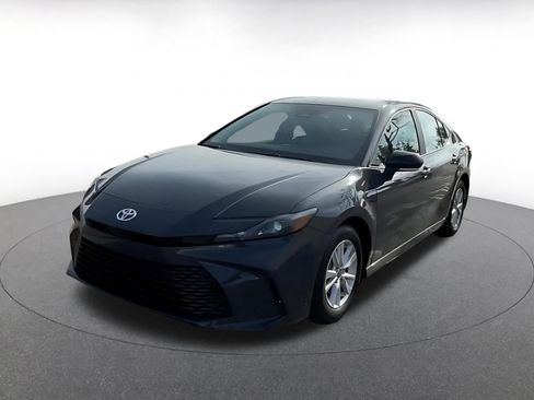 Used 2025 Toyota Camry LE image 7