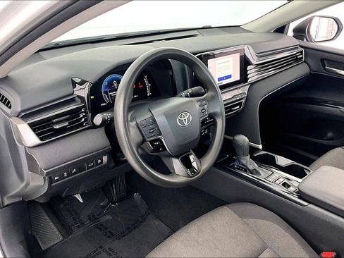 Used 2025 Toyota Camry LE AWD/4WD image 16