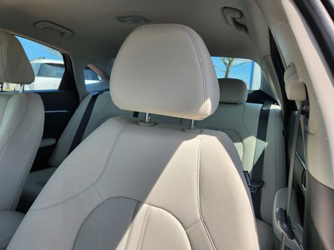 Certified 2023 Hyundai Sonata SEL w/ Preferred Accessory Package FWD image 11