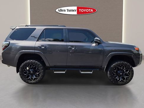 Used 2023 Toyota 4Runner TRD Off-Road Premium w/ Moonroof Package AWD/4WD image 5
