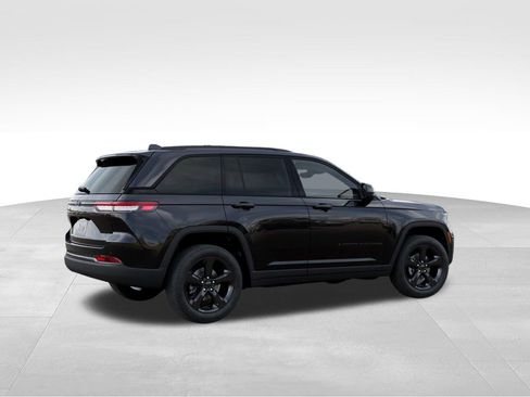 New 2025 Jeep Grand Cherokee 4WD image 4