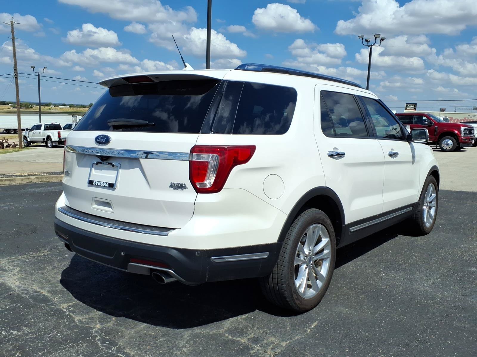 Used 2018 Ford Explorer Limited w/ Ford Safe & Smart Package FWD image 5