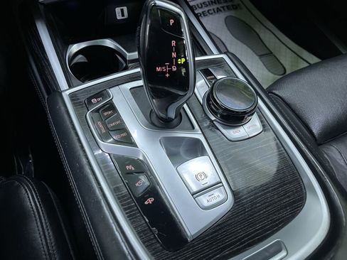 Used 2017 BMW 750i image 24