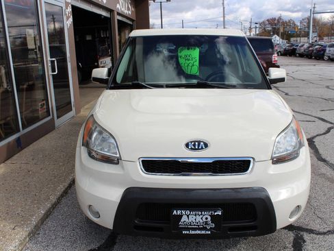 Used 2010 Kia Soul ! image 3