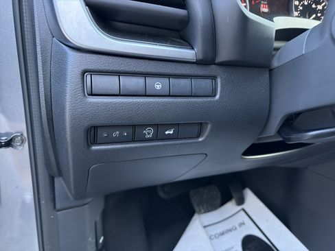 Used 2025 Nissan Rogue SV FWD image 17