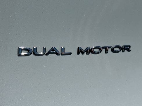 Used 2024 Tesla Model Y Long Range AWD/4WD image 32