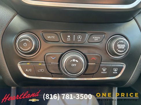 Used 2019 Jeep Cherokee Latitude w/ Popular Appearance Group image 31