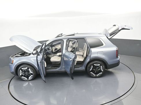 Used 2024 Kia Telluride EX w/ EX Captain's Chair Package image 72