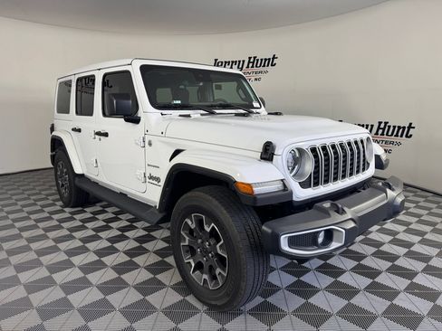 Used 2024 Jeep Wrangler Unlimited Sahara w/ Technology Group AWD/4WD image 6
