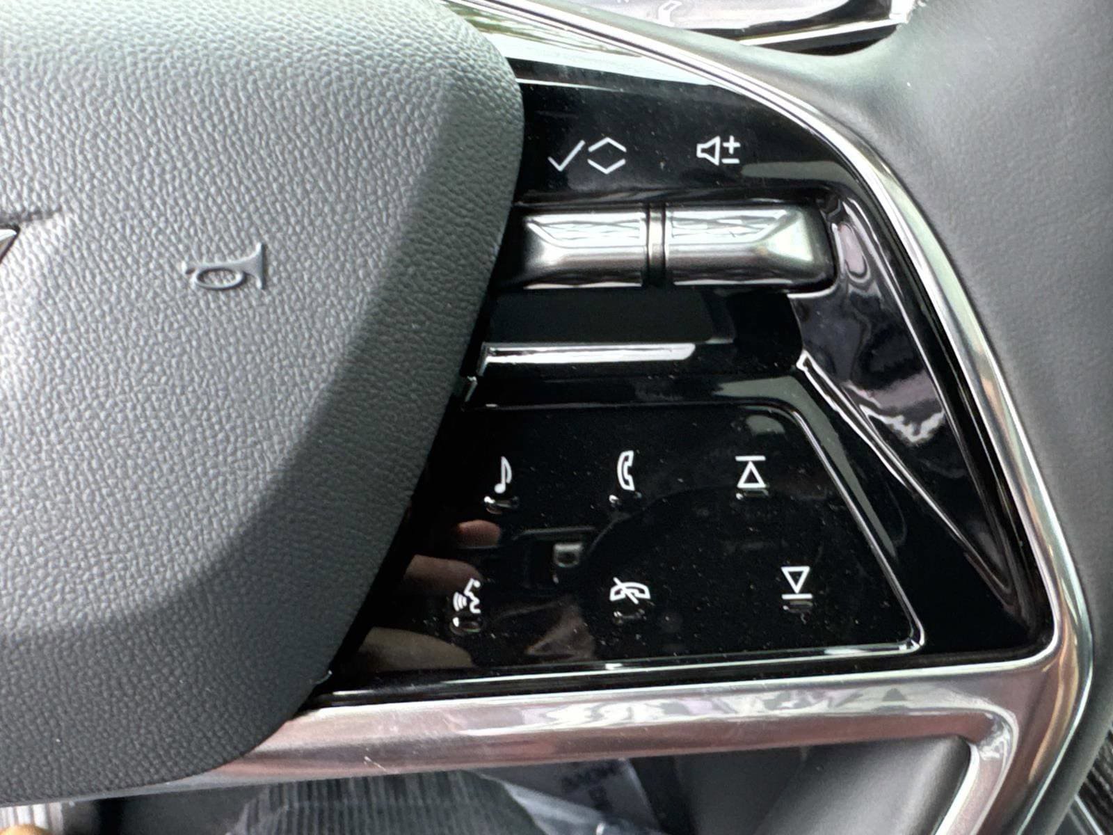 New 2025 Cadillac Escalade IQ Luxury 1 AWD/4WD image 21