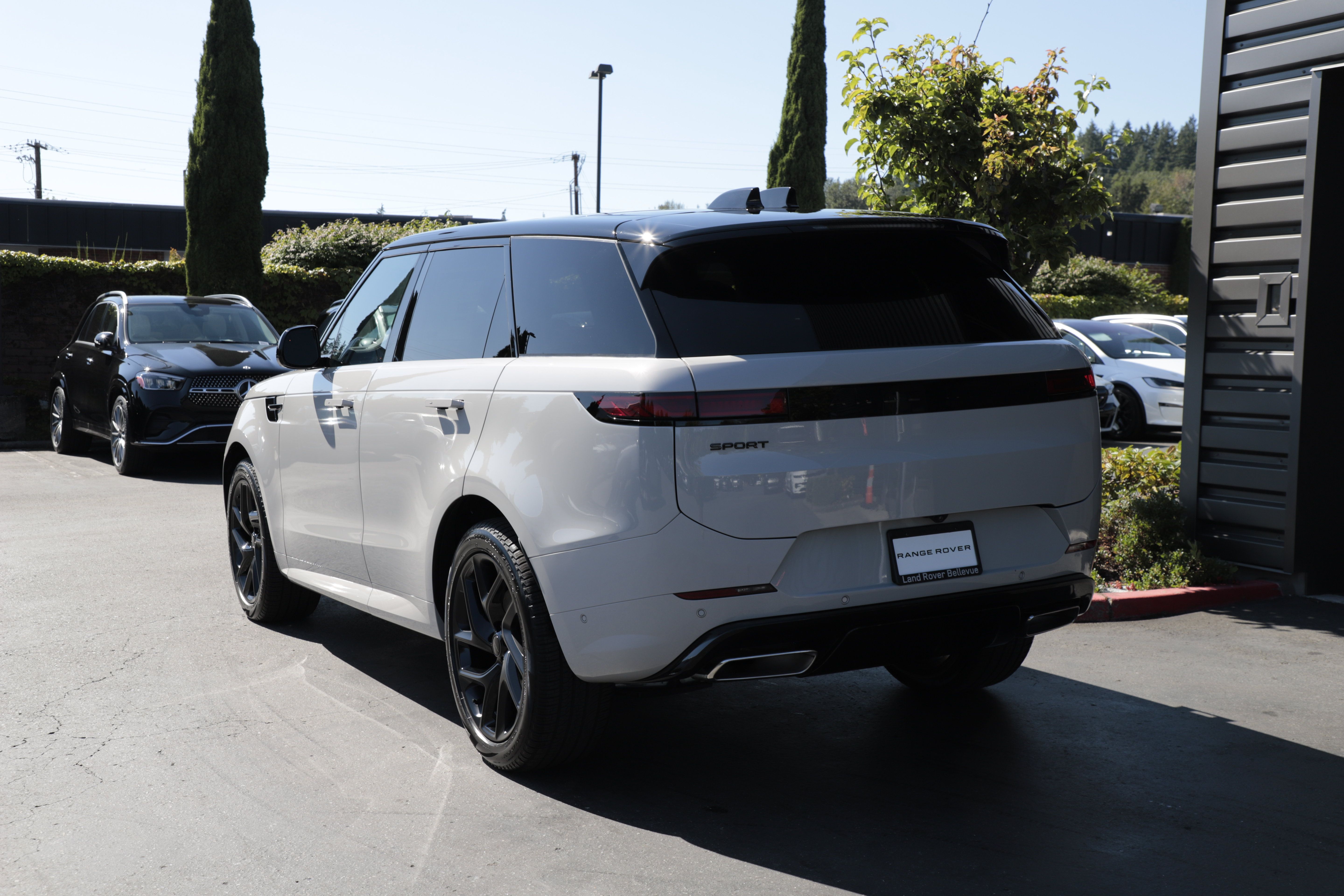 New 2026 Land Rover Range Rover Sport Dynamic SE AWD/4WD image 6