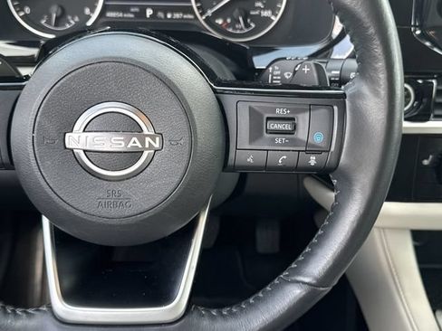 Used 2022 Nissan Pathfinder SL AWD/4WD image 18