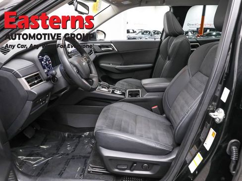 Used 2023 Mitsubishi Outlander SE image 14