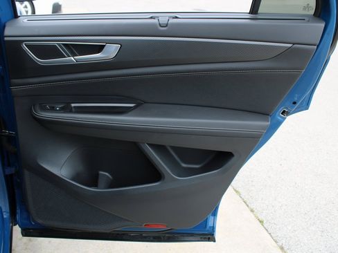 Certified 2025 Volkswagen Atlas Cross Sport SEL R-Line image 24