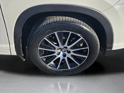 Used 2017 Toyota Highlander SE image 29