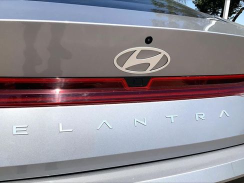 Used 2025 Hyundai Elantra SEL FWD image 32