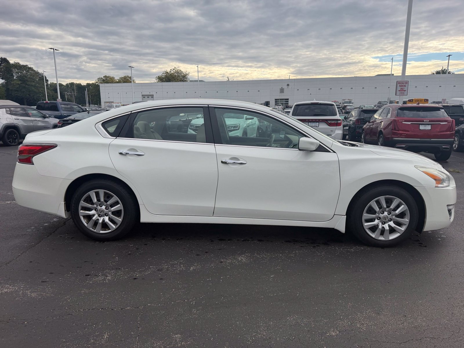 Used 2015 Nissan Altima 2.5 S w/ Power Driver Seat Package FWD image 5