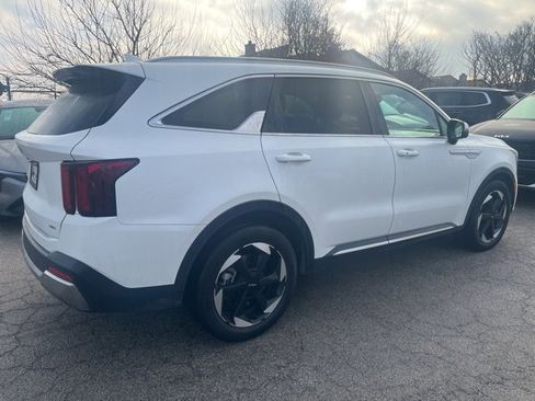 Used 2025 Kia Sorento EX image 4