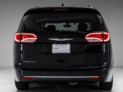 Used 2018 Chrysler Pacifica Touring-L FWD image 37
