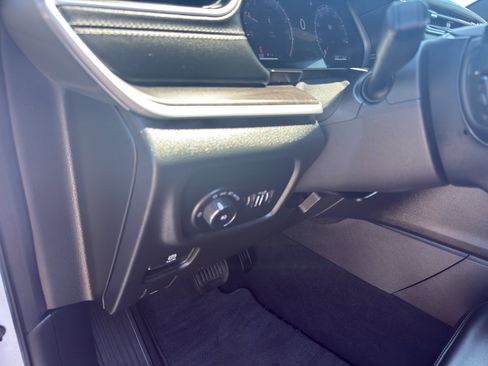 Used 2025 Jeep Grand Cherokee Limited AWD/4WD image 14