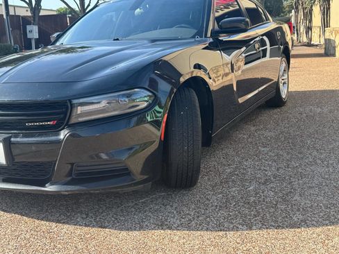 Used 2018 Dodge Charger SXT RWD image 3