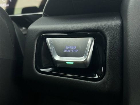 Used 2025 GMC Yukon Denali w/ Denali Reserve Package image 17