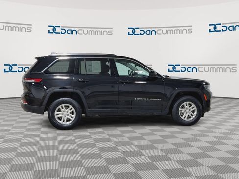 Used 2023 Jeep Grand Cherokee Laredo AWD/4WD image 2
