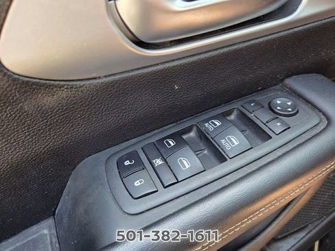 Used 2023 Chrysler Pacifica Touring FWD image 29