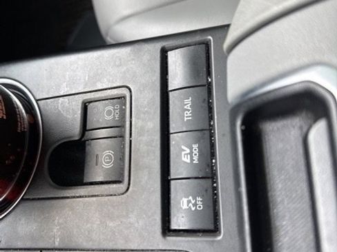 Used 2021 Toyota Highlander XLE image 5