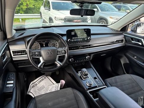 Used 2022 Mitsubishi Outlander SE AWD/4WD image 11