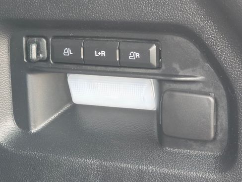 Used 2022 Ford Explorer Platinum w/ Technology Package AWD/4WD image 22