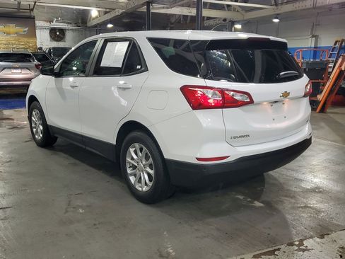 Used 2021 Chevrolet Equinox LS w/ LS Convenience Package AWD/4WD image 3