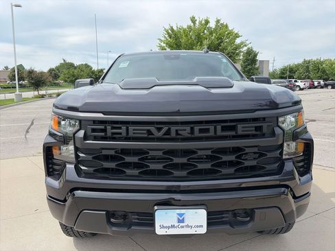 Used 2024 Chevrolet Silverado 1500 Custom Trail Boss w/ Dark Appearance Package AWD/4WD image 3