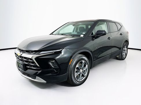 Used 2025 Chevrolet Blazer LT image 3