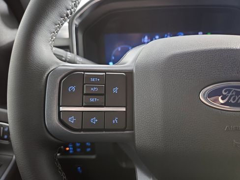 Used 2025 Ford F250 Lariat AWD/4WD image 16