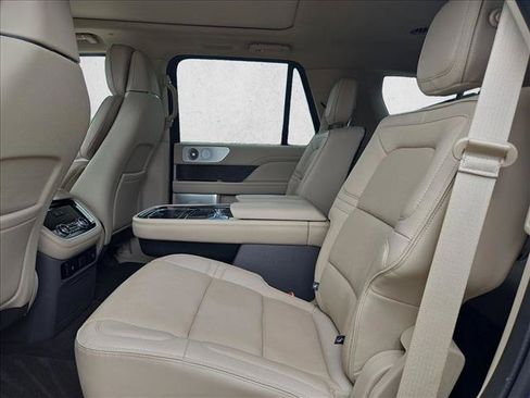 Used 2019 Lincoln Navigator Reserve w/ Cargo Package AWD/4WD image 12