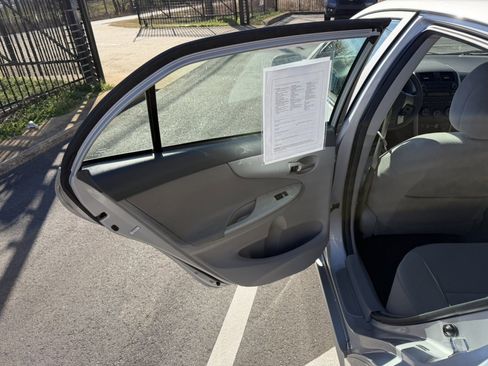 Used 2010 Toyota Corolla image 19