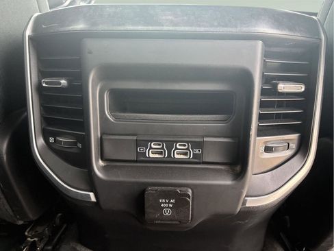 Used 2022 RAM 1500 Big Horn AWD/4WD image 10