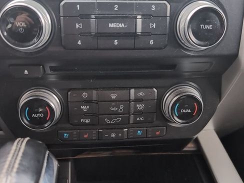 Used 2018 Ford F150 Lariat w/ Equipment Group 502A Luxury AWD/4WD image 13
