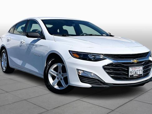 Used 2023 Chevrolet Malibu LS image 2