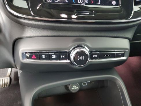 Used 2023 Volvo XC40 B5 Core w/ Climate Package image 19