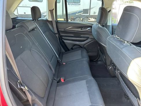 Used 2023 Jeep Grand Cherokee Laredo AWD/4WD image 32