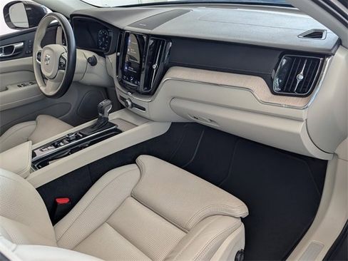 Used 2021 Volvo XC60 T5 Inscription image 18