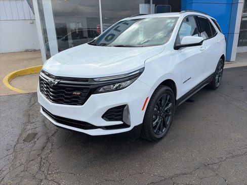 Used 2024 Chevrolet Equinox RS w/ LPO, Floor Liner Package image 3