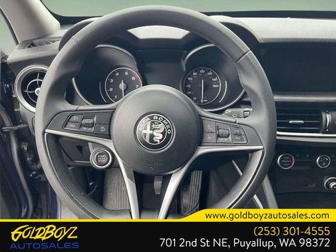 Used 2018 Alfa Romeo Stelvio AWD image 17