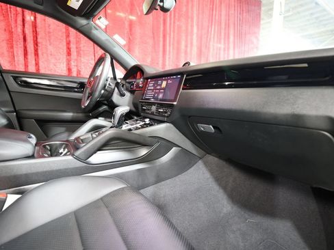 Used 2020 Porsche Cayenne AWD/4WD image 23