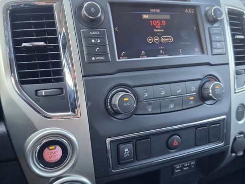 Used 2019 Nissan Titan SV image 13