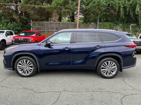 Used 2023 Toyota Highlander Platinum FWD image 7