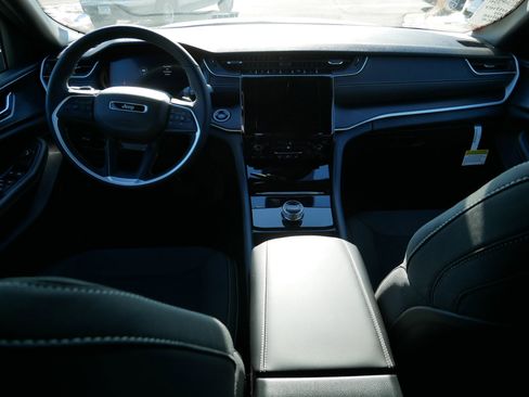 New 2026 Jeep Grand Cherokee L 4WD image 12